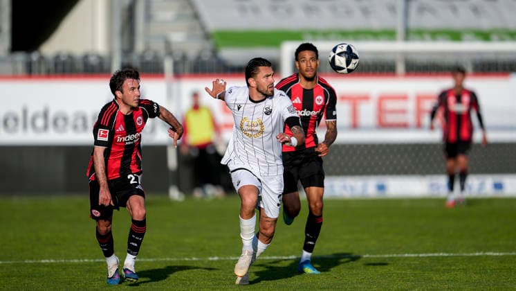 from left Mario Götze SGE, 27 , Pascal Testroet SVS, 37 , Jeremiaha Maluze SGE, 37 , duel, duel, tackle, tackling, dynamics, action, action, 20 05 2026, Sandhausen Germany , football, anniversary match, SV Sandhausen Eintracht Frankfurt xozx
