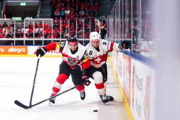 Ice hockey, Eishockey - IIHF WC 2026 ZURICH,SWITZERLAND,20.MAY.26 - ICE HOCKEY - IIHF Ice Hockey World Championship, WM, Weltmeisterschaft 2026, group stage, Austria vs Switzerland. Image shows Bernd Wolf (AUT) and Simon Knak (SUI).  GEPAxpictures xMaticxKlansek