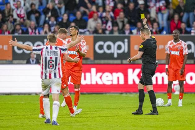 TILBURG , 20-05-2026 , Koning Willem II Stadium , season 2025 2026 , Dutch Keuken Kampioen Divisie football , First leg of the Keuken Kampioen Play-Offs final , match between Willem II and FC Volendam , picture shows referee Jeroen Manschot Willem II - Volendam (play off)  x203843479x Copyright: