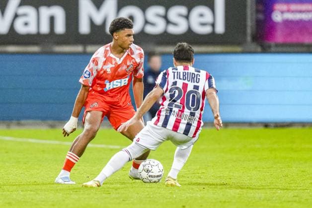 TILBURG , 20-05-2026 , Koning Willem II Stadium , season 2025 2026 , Dutch Keuken Kampioen Divisie football , First leg of the Keuken Kampioen Play-Offs final , match between Willem II and FC Volendam , picture shows FC Volendam player Precious Ugwu and Willem II player Mounir el Allouchi Willem II - Volendam (play off)  x203843511x Copyright: