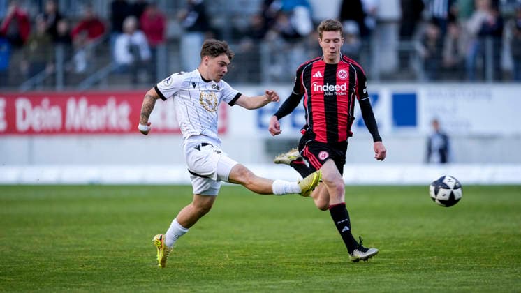 from left scorer Marvin Schulz SVS, 27 , Elias Baum SGE, 2 , scores the goal to 2 1, goal, goal success, highlight, action, action scene, 20 05 2026, Sandhausen Germany , football, anniversary match, SV Sandhausen Eintracht Frankfurt xozx