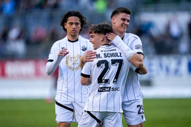from left Luca De Meester SVS, 11 , scorer Marvin Schulz SVS, 27 , Robert Ramsak SVS, 29 , players of SV Sandhausen SVS , cheer about the goal to 2 1, jubilation, goal celebration, celebrate the goal, goal, celebration, cheers about the goal, joy, joy, optimistic, positive, game scene, highlight, action, 20 05 2026, Sandhausen Germany , football, anniversary game, SV Sandhausen Eintracht Frankfurt xozx
