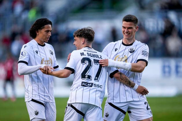 from left Luca De Meester SVS, 11 , scorer Marvin Schulz SVS, 27 , Robert Ramsak SVS, 29 , players of SV Sandhausen SVS , cheer about the goal to 2 1, jubilation, goal celebration, celebrate the goal, goal, celebration, cheers about the goal, joy, joy, optimistic, positive, game scene, highlight, action, 20 05 2026, Sandhausen Germany , football, anniversary game, SV Sandhausen Eintracht Frankfurt xozx