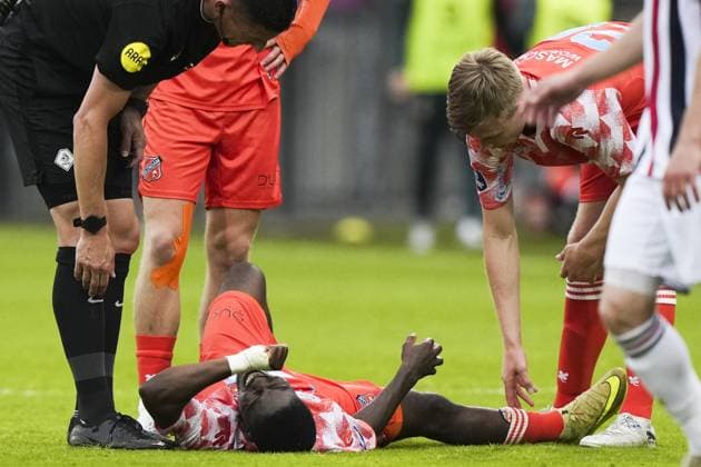 TILBURG - Yannick Leliendal of FC Volendam lies on the ground during the promotion relegation play-off final match between Willem II and FC Volendam at the Koning Willem II Stadion on May 20, 2026, in Tilburg, the Netherlands. TOBIAS KLEUVER ANP Play-offs Promotion Relegation - FINAL 2025-2026 xVIxANPxSportx xxANPxIVx 558872142 originalFilename: 558872142.jpg