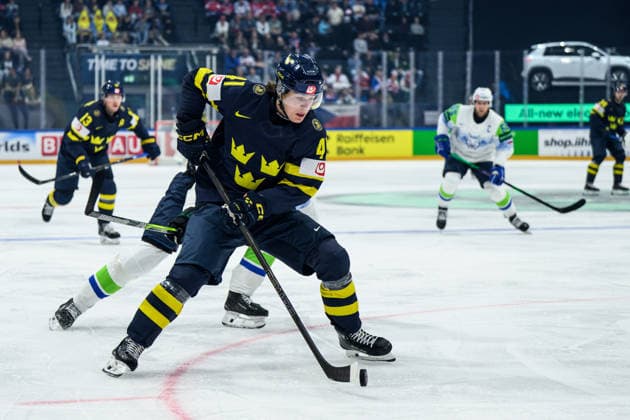 260520 Ivar Stenberg of Sweden during the 2026 IIHF Ice Hockey World Championship between Sweden and Slovenia on May 20, 2026 in Fribourg Photo Jesper Zerman BILDBYRAN kod JZ JZ0722 ishockey ice hockey ishockey vm 2026 vm 2026 iihf world championship sverige sweden slovenia bbeng bbauto  Copyright: JESPERxZERMAN BB260520JZ072