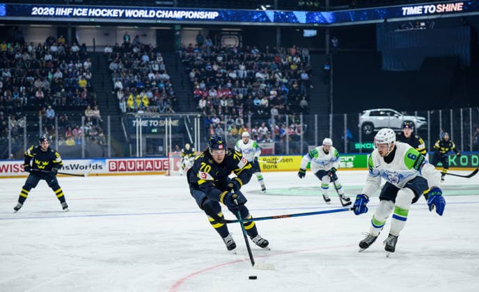 260520 Oscar Sundqvist of Sweden and Miha Stebih of Slovenia during the 2026 IIHF Ice Hockey World Championship between Sweden and Slovenia on May 20, 2026 in Fribourg Photo Jesper Zerman BILDBYRAN kod JZ JZ0722 ishockey ice hockey ishockey vm 2026 vm 2026 iihf world championship sverige sweden slovenia bbeng bbauto  Copyright: JESPERxZERMAN BB260520JZ073