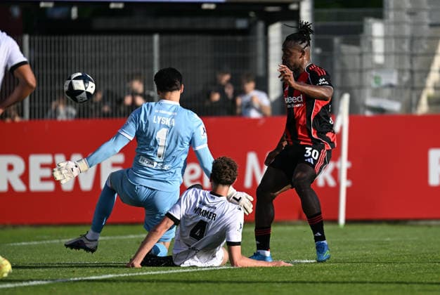 20 05 2026, xjhx, Soccer Test Match, SV Sandhausen Eintracht Frankfurt v l Arthur Lyska SV Sandhausen , Benedikt Wimmer SV Sandhausen , Michy Batshuayi Eintracht Frankfurt DFL DFB REGULATIONS PROHIBIT ANY USE OF PHOTOGRAPHS as IMAGE SEQUENCES and or QUASI VIDEO Sandhausen