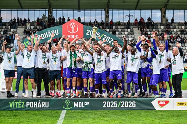 Finale ceskeho fotbaloveho poharu MOL Cupu: FK Jablonec - MFK Karvina, 20. kvetna 2026, Hradec Kralove. Hraci Karvine slavi vitezstvi. (CTKxPhoto DavidxTanecek) CTKPhotoP2026052009695  CTKPhotoP2026052009695