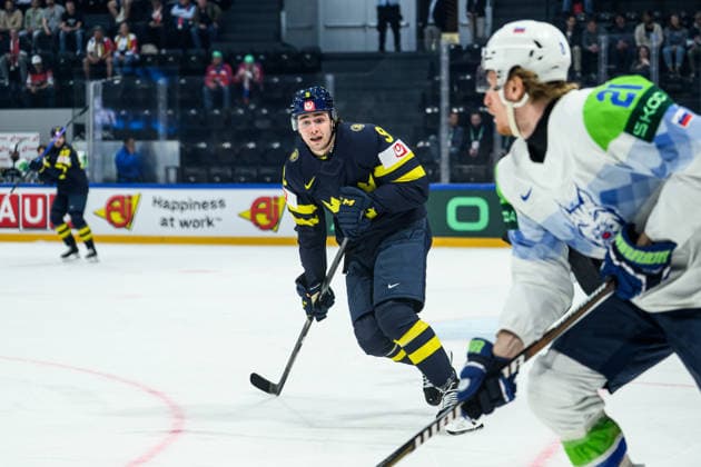 260520 Linus Karlsson of Sweden during the 2026 IIHF Ice Hockey World Championship between Sweden and Slovenia on May 20, 2026 in Fribourg Photo Jesper Zerman BILDBYRAN kod JZ JZ0722 ishockey ice hockey ishockey vm 2026 vm 2026 iihf world championship sverige sweden slovenia bbeng bbauto  Copyright: JESPERxZERMAN BB260520JZ074