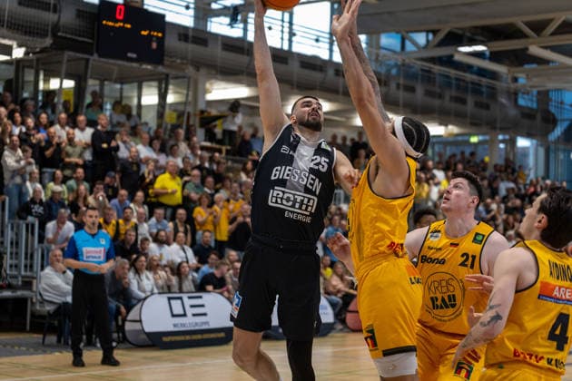 Viktor Kovacevic Giessen 46ers, 25 Tylan James Pope Bozic Estriche Knights Kirchheim, 09 Nicolas Bretzel Bozic Estriche Knights Kirchheim, 21 GER, Bozic Estriche Knights Kirchheim vs Giessen 46ers, BARMER 2 Basketball Bundesliga, Playoffs semi-final game 1, season 2025 2026, 20 05 2026 GER, Bozic Estriche Knights Kirchheim vs Giessen 46ers, BARMER 2 Basketball Bundesliga, Playoffs semi-final game 1, season 2025 2026, 20 05 2026 Goeppingen Copyright: xEibner-Pressefoto NinaxSanderx EP_NSR