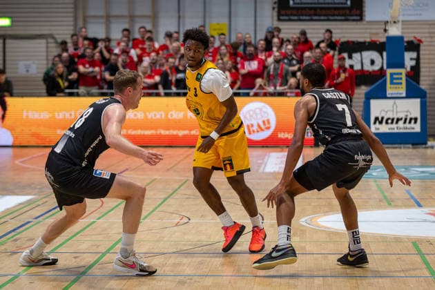 Till Gloger Giessen 46ers, 18 Charles Tyorne Harris Jr Bozic Estriche Knights Kirchheim, 03 Kyle Anthony Castlin Giessen 46ers, 07 GER, Bozic Estriche Knights Kirchheim vs Giessen 46ers, BARMER 2 Basketball Bundesliga, Playoffs semifinal game 1, season 2025 2026, 20 05 2026 GER, Bozic Estriche Knights Kirchheim vs Giessen 46ers, BARMER 2 Basketball Bundesliga, Playoffs semifinal game 1, season 2025 2026, 20 05 2026 Goeppingen Copyright: xEibner-Pressefoto NinaxSanderx EP_NSR