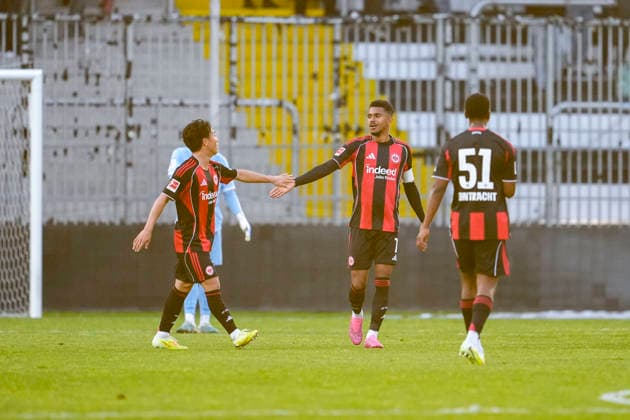 from left Keita Kosugi SGE, 26 , goal scorer Ansgar Knauff SGE, 7 , Davis Carlos Bautista Medina SGE, 51 , players of Eintracht Frankfurt, cheer about the goal to 2 2, jubilation, goal celebration, celebrate the goal, goal, celebration, cheers about the goal, joy, joy, rejoices, optimistic, positive, game scene, highlight, action, 20 05 2026, Sandhausen Germany, football, anniversary game, SV Sandhausen Eintracht Frankfurt xozx