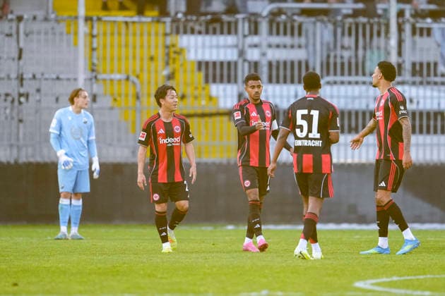 from left Keita Kosugi SGE, 26 , goal scorer Ansgar Knauff SGE, 7 , Davis Carlos Bautista Medina SGE, 51 , Jeremiaha Maluze SGE, 37 , players of Eintracht Frankfurt, celebrate the goal to 2 2, jubilation, goal celebration, celebrate the goal, goal, celebration, cheers about the goal, rejoicing, joy, rejoices, optimistic, positive, match scene, highlight, action, 20 05 2026, Sandhausen Germany , football, anniversary match, SV Sandhausen Eintracht Frankfurt xozx