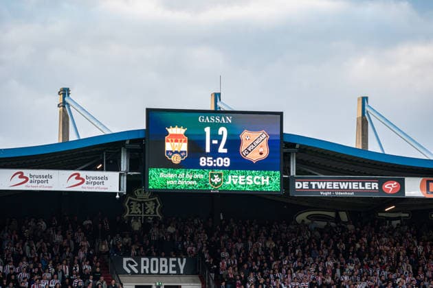 2026-05-20 Willem II v FC Volendam - Dutch Keuken Kampioen Divisie Play-Offs TILBURG, NETHERLANDS - MAY 20: scoreboard showing the 1-2 scoreline during the Dutch Keuken Kampioen Divisie Play-Offs match between Willem II and FC Volendam at Koning Willem II Stadion on May 20, 2026 in Tilburg, Netherlands. Tilburg Koning Willem II Stadion Netherlands Content not available for redistribution in The Netherlands directly or indirectly through any third parties. Copyright: xGabrielxCalvinoxAlonsox
