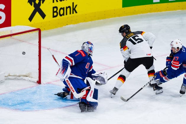 ZURICH, SWITZERLAND - MAY 20: Stefan Loibl (Germany, 15) missing the goal of Devin Cooley (United States, 1) during the Preliminary Round - Group A Match 27 between United States and Germany at the IIHF Ice hockey, Eishockey World Championship, WM, Weltmeisterschaft 2026, Swiss Life Arena on May 20, 2026 in Zurich, Switzerland. Zurich Switzerland Copyright: xTimoxSteinx