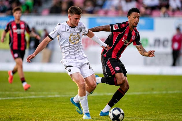 from left scorer Robert Ramsak SVS, 29 , Jeremiaha Maluze SGE, 37 , scores the goal to 3 3, goal, goal success, highlight, action, action scene, 20 05 2026, Sandhausen Germany , football, anniversary match, SV Sandhausen Eintracht Frankfurt xozx