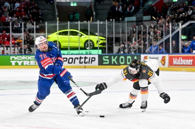 ZURICH, SWITZERLAND MAY 20 Nicolas Krammer of Germany tries to stop Justin Faulk of United States during the 2026 IIHF Ice Hockey World Championship Switzerland game between USA and Germany at Swiss Life Arena on May 20, 2026 in Zurich, Zurich Zurich Swiss Life Arena Zurich Switzerland Copyright: xJustPictures.ch AndreaxBrancax jp-en-EuSpIm-JP7_ANB_USA_Ger_20052026_7989