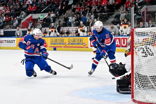 ZURICH, SWITZERLAND MAY 20 Isaac Howard of United States scores a goal against goalkeeper Philipp Grubauer of Germany during the 2026 IIHF Ice Hockey World Championship Switzerland game between USA and Germany at Swiss Life Arena on May 20, 2026 in Zurich, Zurich Zurich Swiss Life Arena Zurich Switzerland Copyright: xJustPictures.ch AndreaxBrancax jp-en-EuSpIm-JP7_ANB_USA_Ger_20052026_8123