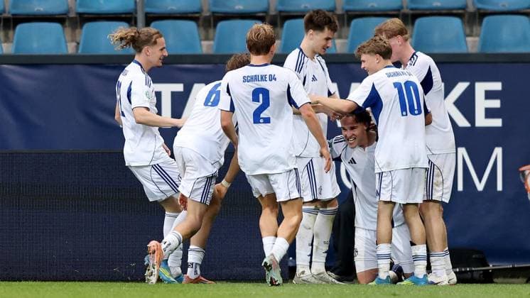 Final U19 Westfalenpokal VfL Bochum FC Schalke 04 FOR EDITORIAL PURPOSES ONLY p Ben Weber FC Schalke 04 Second right ferit the 1 3 with his teammates during the U19 Westfalenpokal Final between VfL Bochum and FC Schalke 04 on May 20, 2026 at Vonovia Ruhrstadion in Bochum Germany Nordrhein Westfalen Bochum Copyright ChristofxKöpsel Copyright: ChristofxKöpsel doc85xjoxbhlx1zmdhxayf ,EDITORIAL USE ONLY Copyright: ChristofxKöpsel