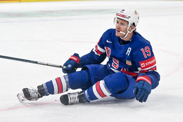 ZURICH, SWITZERLAND MAY 20 Matthew Tkachuk of the United States after being hit by an opponent during the 2026 IIHF Ice Hockey World Championship Switzerland game between USA and Germany at Swiss Life Arena on May 20, 2026 in Zurich, Zurich Zurich Swiss Life Arena Zurich Switzerland Copyright: xJustPictures.ch AndreaxBrancax jp-en-EuSpIm-JP7_ANB_USA_Ger_20052026_8244