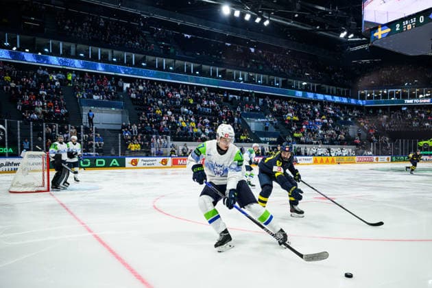 260520 Jan Golicic of Slovenia and Viggo Björck of Sweden during the 2026 IIHF Ice Hockey World Championship between Sweden and Slovenia on May 20, 2026 in Fribourg Photo Jesper Zerman BILDBYRAN kod JZ JZ0722 ishockey ice hockey ishockey vm 2026 vm 2026 iihf world championship sverige sweden slovenia bbeng bbauto  Copyright: JESPERxZERMAN BB260520JZ089