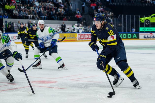 260520 Simon Holmström of Sweden during the 2026 IIHF Ice Hockey World Championship between Sweden and Slovenia on May 20, 2026 in Fribourg Photo Jesper Zerman BILDBYRAN kod JZ JZ0722 ishockey ice hockey ishockey vm 2026 vm 2026 iihf world championship sverige sweden slovenia bbeng bbauto  Copyright: JESPERxZERMAN BB260520JZ090