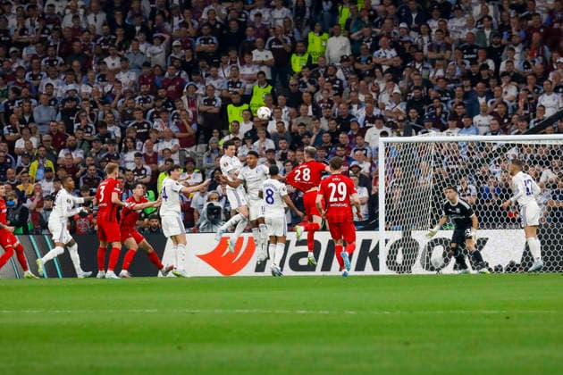 In the penalty area of Aston Villa , Turkey, Football, UEFA Europa League, Final, 2025 2026, SC Freiburg vs Aston Villa, 20 05 2026, Istanbul Besiktas Park Turkey Copyright: xGrantxHubbsx