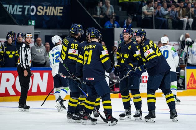 260520 Lucas Raymond, Jacob De La Rose, Viggo Björck, and Oliver Ekman Larsson of Sweden celebrating the 5 0 goal during the 2026 IIHF Ice Hockey World Championship between Sweden and Slovenia on May 20, 2026 in Fribourg Photo Jesper Zerman BILDBYRAN kod JZ JZ0722 ishockey ice hockey ishockey vm 2026 vm 2026 iihf world championship sverige sweden slovenia bbeng bbauto jubel  Copyright: JESPERxZERMAN BB260520JZ101