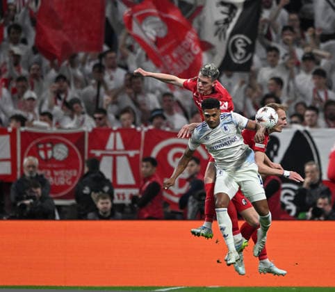 Freiburg v Aston Villa, UEFA Europa Cup Final , Tupras Stadium, Istanbul, Turkey, - 20 May 2026 Ollie Watkins of Aston Villa jumps for the ball. Istanbul Tupras Stadium Besiktas Turkey, UK NEWSPAPERS OUT Copyright: xMarkxEnfieldx