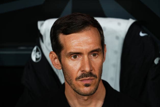 Freiburg v Aston Villa - UEFA Europa League final ISTANBUL, TURKIYE - MAY 20: Head Coach Julian Schuster of Freiburg gestures at the bench during the UEFA Europa League final match between Freiburg and Aston Villa at Besiktas Park in Istanbul, Turkiye, on May 20, 2026. Hakan Akgun Anadolu Istanbul Turkey. Editorial use only. Please get in touch for any other usage.  Copyright: x2026xAnadoluxHakanxAkgunx