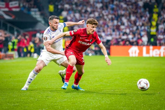 Turkey Football UEFA Europa League 2025 2026, Final in Istanbul SC Freiburg vs Aston Villa Tüpras Stadyumu Istanbul Philipp Treu SC Freiburg, 29 John McGinn Aston Villa, 7 Copyright: xJOERANxSTEINSIEKx