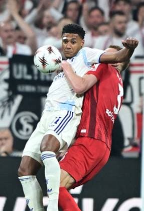 Freiburg v Aston Villa - UEFA Europa League final ISTANBUL, TURKIYE - MAY 20: Philipp Lienhart (3) of Freiburg in action against Ollie Watkins (11) of Aston Villa during the UEFA Europa League final match between Freiburg and Aston Villa at Besiktas Park in Istanbul, Turkiye, on May 20, 2026. Serhat Cagdas Anadolu Istanbul Turkey. Editorial use only. Please get in touch for any other usage.  Copyright: x2026xAnadoluxSerhatxCagdasx