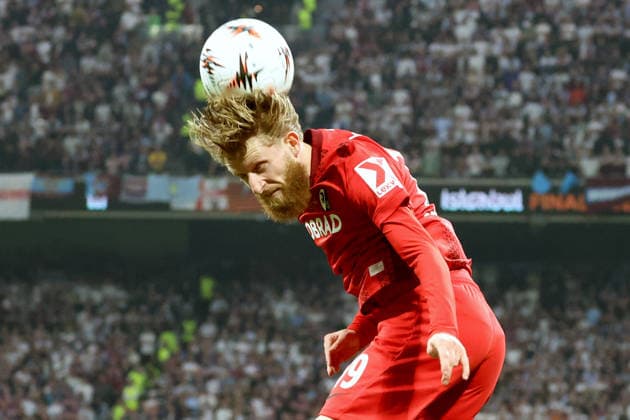 20 05 2026, xrekx, Football Europa League Final 2026, SC Freiburg Aston Villa v l Niklas Beste SC Freiburg DFL DFB REGULATIONS PROHIBIT ANY USE OF PHOTOGRAPHS as IMAGE SEQUENCES and or QUASI VIDEO Istanbul