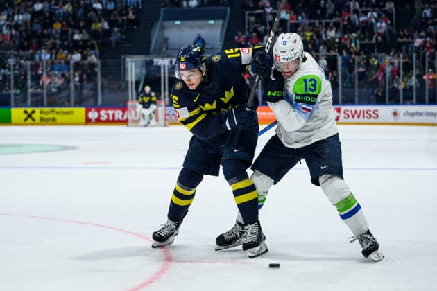 260520 Jack Berglund of Sweden and Nace Langus of Slovenia during the 2026 IIHF Ice Hockey World Championship between Sweden and Slovenia on May 20, 2026 in Fribourg Photo Jesper Zerman BILDBYRAN kod JZ JZ0722 ishockey ice hockey ishockey vm 2026 vm 2026 iihf world championship sverige sweden slovenia bbeng bbauto  Copyright: JESPERxZERMAN BB260520JZ105