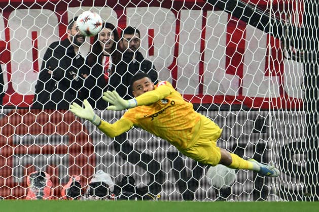 IPA84909883 - Noah Atubolu Club Freiburg) saves the ball during the UEFA Europe League 2026 final between S.C. Freiburg vs. Aston Villa F.C. on 20th May 2026 at the Tupras Stadium, Istanbul, Turkey  Copyright: xVincenzoxOrlando IPAxSportx xx 84909883