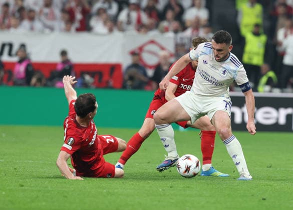 May 20, 2026, Istanbul, Besiktas, ToÂ¼rkiye: JohnÃ‚ McGinn of Aston Villa - Florian Muller of SC Friburgo During the football match between Aston Villa vs Freiburg valid for the UEFA Europa League Final, on 20 05 2026 at the Vodafone Arena stadium in Istanbul Aston Villa Vs Friburgo  - ZUMAs236 20260520_aap_s236_039 Copyright: xFabioxSassox