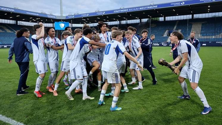 Final U19 Westfalenpokal VfL Bochum FC Schalke 04 FOR EDITORIAL PURPOSES ONLY p Schalke celebrates the 5 2 victory after the U19 Westfalenpokal Final between VfL Bochum and FC Schalke 04 on May 20, 2026 at Vonovia Ruhrstadion in Bochum Germany Nordrhein Westfalen Bochum Copyright ChristofxKöpsel Copyright: ChristofxKöpsel doc85xkc6clw1cgqgg7vex ,EDITORIAL USE ONLY Copyright: ChristofxKöpsel