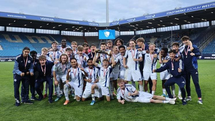 Final U19 Westfalenpokal VfL Bochum FC Schalke 04 FOR EDITORIAL PURPOSES ONLY p Schalke celebrates the 5 2 victory after the U19 Westfalenpokal Final between VfL Bochum and FC Schalke 04 on May 20, 2026 at Vonovia Ruhrstadion in Bochum Germany Nordrhein Westfalen Bochum Copyright ChristofxKöpsel Copyright: ChristofxKöpsel doc85xkc6gs8r51it5ljhr1 ,EDITORIAL USE ONLY Copyright: ChristofxKöpsel
