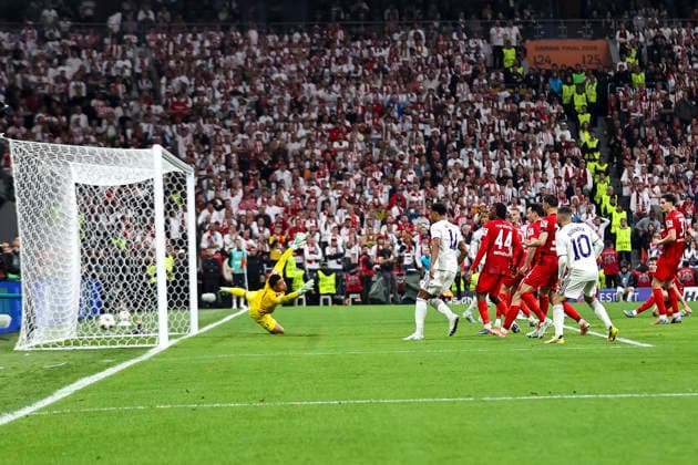0 1 Goal for Aston Villa by Youri Tielemans Aston Villa, 08 , Turkey, Football, UEFA Europa League, Final, 2025 2026, SC Freiburg vs Aston Villa, 20 05 2026, Istanbul Besiktas Park Turkey Copyright: xGrantxHubbsx