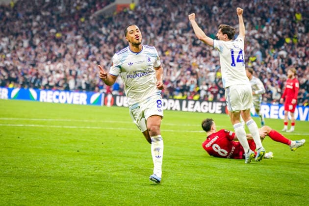 Turkey Football UEFA Europa League 2025 2026, Final in Istanbul SC Freiburg vs Aston Villa Tüpras Stadyumu Istanbul Goal and goal celebration to 1 0 by Youri Tielemans Aston Villa, 8 joy, emotions, cheering, gesture, gesture, emotion, facial expression, emotion Copyright: xJOERANxSTEINSIEKx