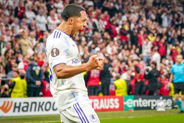 Turkey Football UEFA Europa League 2025 2026, Final in Istanbul SC Freiburg vs Aston Villa Tüpras Stadyumu Istanbul Goal and goal celebration to 1 0 by Youri Tielemans Aston Villa, 8 joy, emotions, cheering, gesture, gesture, emotion, facial expression, emotion Copyright: xJOERANxSTEINSIEKx