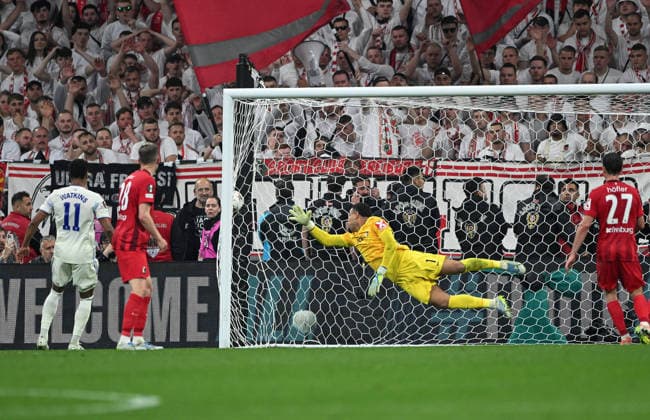 Freiburg v Aston Villa, UEFA Europa Cup Final , Tupras Stadium, Istanbul, Turkey, - 20 May 2026 GOAL - Emi Buendia of Aston Villa (hidden) puts the ball into the back of the net net 0-2 Istanbul Tupras Stadium Besiktas Turkey, UK NEWSPAPERS OUT Copyright: xMarkxEnfieldx