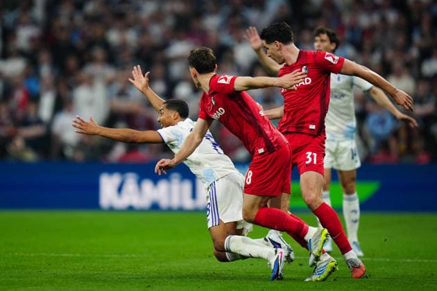 Freiburg v Aston Villa - UEFA Europa League final ISTANBUL, TURKIYE - MAY 20: Maximilian Eggestein (8) of Freiburg in action against Youri Tielemans (L) of Aston Villa during the UEFA Europa League final match between Freiburg and Aston Villa at Besiktas Park in Istanbul, Turkiye, on May 20, 2026. Hakan Akgun Anadolu Istanbul Turkey. Editorial use only. Please get in touch for any other usage.  Copyright: x2026xAnadoluxHakanxAkgunx