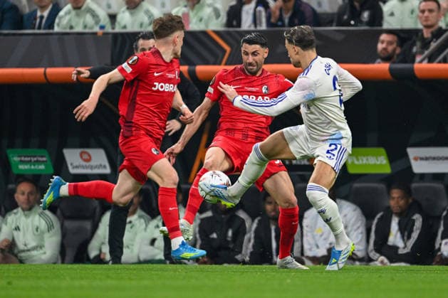 IPA84910483 - Matty Cash (Aston Villa F.C.) in action against 3fr during the UEFA Europe League 2026 final between S.C. Freiburg vs. Aston Villa F.C. on 20th May 2026 at the Tupras Stadium, Istanbul, Turkey  Copyright: xVincenzoxOrlando IPAxSportx xx 84910483