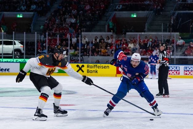 ZURICH, SWITZERLAND - MAY 20: Isaac Howard (United States, 22) in the battle for the puck with Kai Wissmann (Germany, 6) during the Preliminary Round - Group A Match 27 between United States and Germany at the IIHF Ice hockey, Eishockey World Championship, WM, Weltmeisterschaft 2026, Swiss Life Arena on May 20, 2026 in Zurich, Switzerland. Zurich Switzerland Copyright: xTimoxSteinx