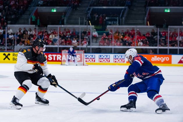ZURICH, SWITZERLAND - MAY 20: Maximilian Kastner (Germany, 7) in the battle for the puck with Matt Coronato (United States, 27) during the Preliminary Round - Group A Match 27 between United States and Germany at the IIHF Ice hockey, Eishockey World Championship, WM, Weltmeisterschaft 2026, Swiss Life Arena on May 20, 2026 in Zurich, Switzerland. Zurich Switzerland Copyright: xTimoxSteinx