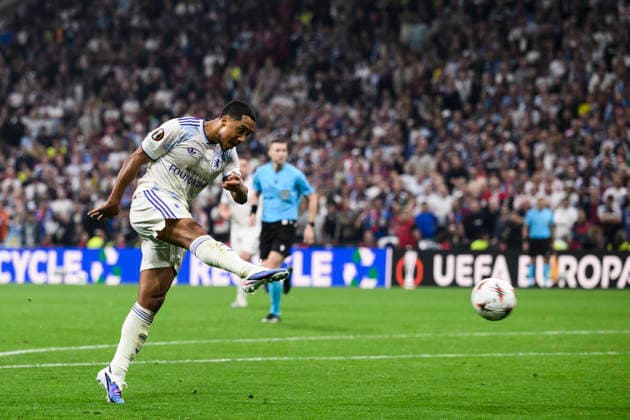 SC Freiburg v Aston Villa FC - UEFA Europa League Youri Tielemans of Aston Villa scores the opening goal during the UEFA Europa League 2025 26 final football match between SC Freiburg and Aston Villa FC. Istanbul Turkey Copyright: xNicolòxCampox