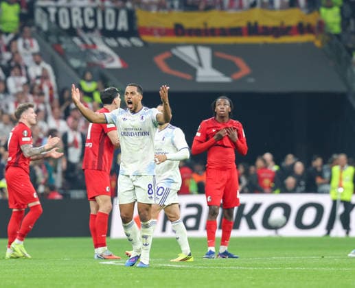 May 20, 2026, Istanbul, Besiktas, ToÂ¼rkiye: Goal the Youri Tielemans of Aston Villa During the football match between Aston Villa vs Freiburg valid for the UEFA Europa League Final, on 20 05 2026 at the Vodafone Arena stadium in Istanbul Aston Villa Vs Friburgo  - ZUMAs236 20260520_aap_s236_060 Copyright: xFabioxSassox