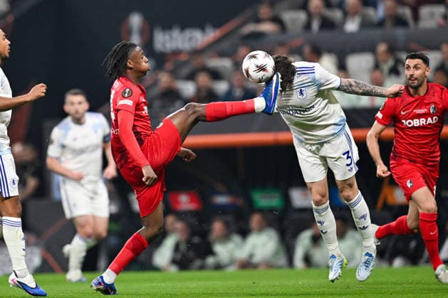 FOOTBALL - UEFA Europa League - Final - SC Freiburg vs Aston Villa FC Photo by IPA ABACAPRESS.COM84910491 - Johan Manzambi Club Freiburg) Victor Lindelof (Aston Villa F.C.) during the UEFA Europe League 2026 final between S.C. Freiburg vs. Aston Villa F.C. on May 202026 at the Tupras Stadium, Istanbul, Turkey Istanbul Turkey  Copyright: xIPAxSport ABACAx