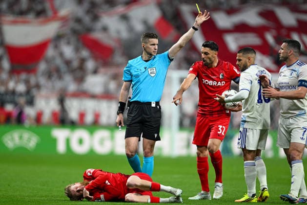 FOOTBALL - UEFA Europa League - Final - SC Freiburg vs Aston Villa FC Photo by IPA ABACAPRESS.COM84910501 - Yellow card for Emiliano Buendia (Aston Villa F.C.) during the UEFA Europe League 2026 final between S.C. Freiburg vs. Aston Villa F.C. on May 20 20th, 2026 at the Tupras Stadium, Istanbul, Turkey Istanbul Turkey  Copyright: xIPAxSport ABACAx